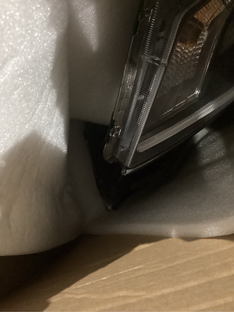 Condition photo showing Good Condition for pair headlights fit for 2016-2018 hyundai tucson eco model or sport,halogen headlamp w/led position lamp w/led drl replacemnet driver passenger side hy2502200 92101d3150 hy2503200 92102d3150