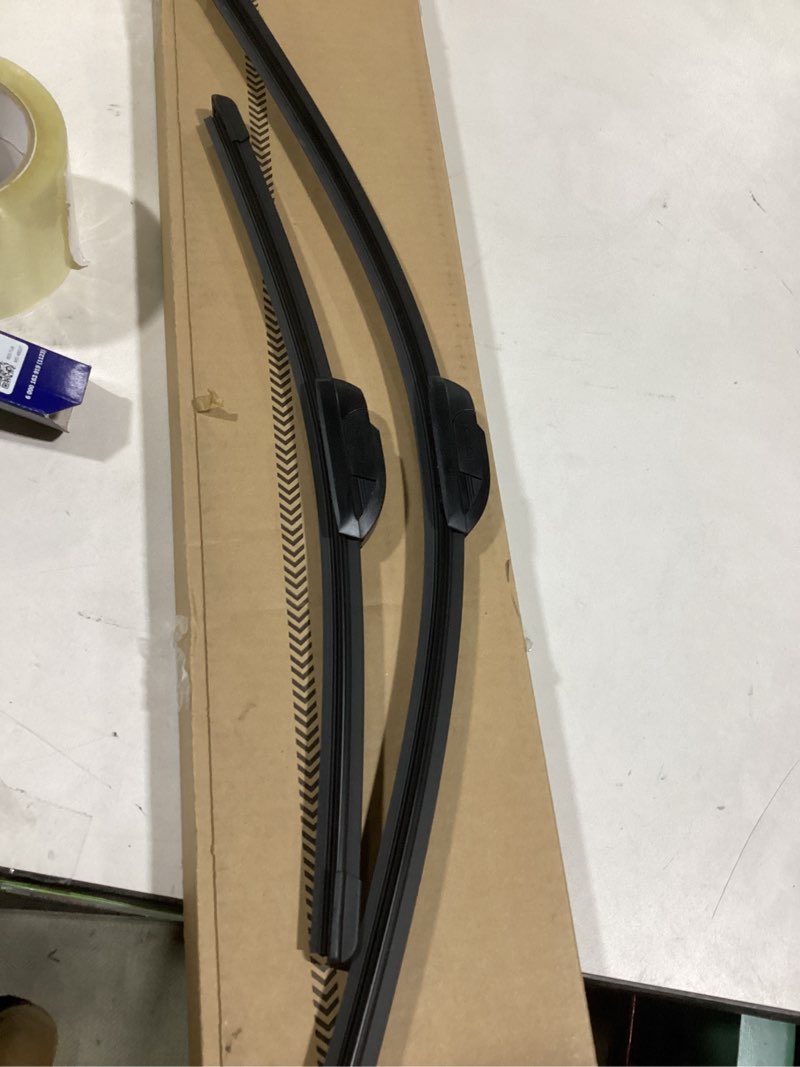 Condition photo showing Good Condition for BOSCH 26A17A ICON Beam Wiper Blades - Driver and Passenger Side - Set of 2 Blades (26A & 17A) Front (26A & 17A) ICON Combo Pack (Front)