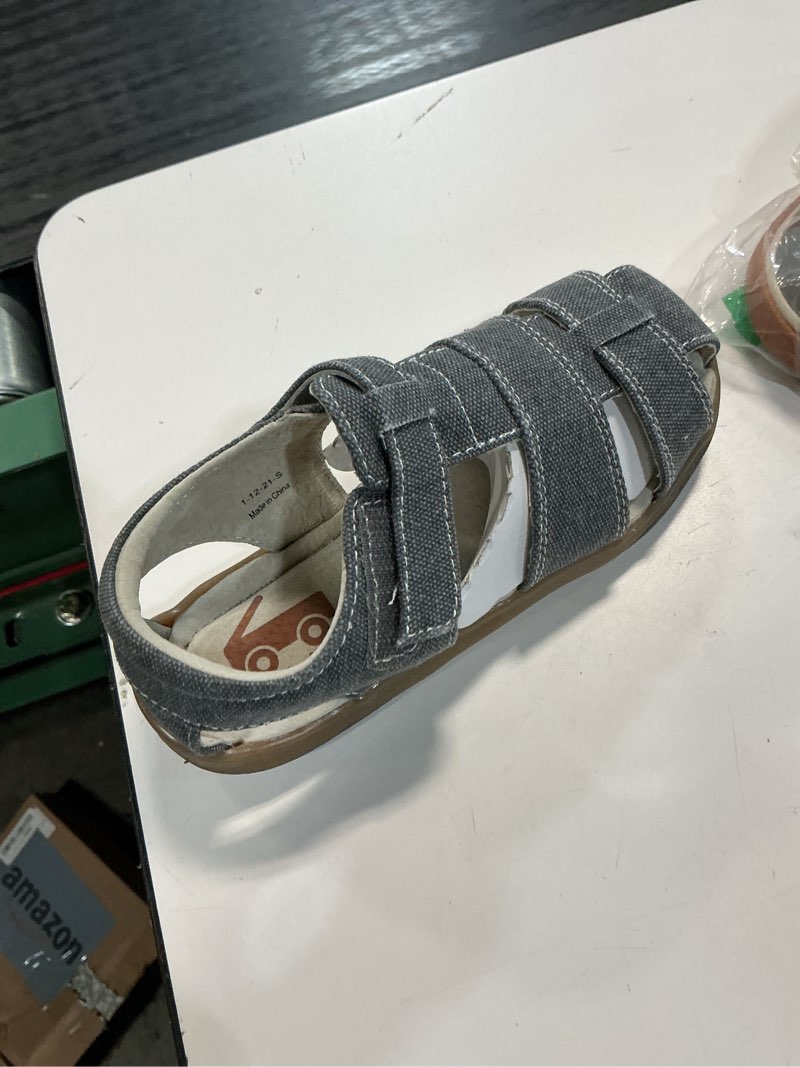 Condition photo showing Good Condition for see kai run boys' dillon ii boat shoe, gray canvas size 11.5