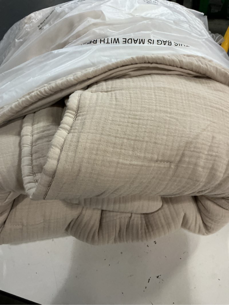 Condition photo showing Good Condition for quince, organic cotton gauze dream quilt queen/dune