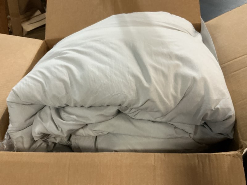 Condition photo showing Good Condition for bedsure tufted boho comforter set queen size - light grey boho bed set, gentlesoft™ 3 pieces farmhouse shabby chic embroidery bedding, gifts for woman, soft jacquard queen comforter for all seasons queen 18 - light grey - elegant