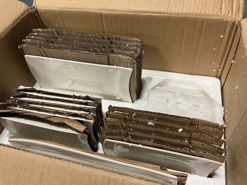 Condition photo showing Good Condition for MALACASA Plates and Bowls Sets, 26 Pieces Ivory White Porcelain Dinnerware Sets without Mugs, Square Dinnerware with Dinner Plates, Bowls and Serving Platters, Modern Dish Set for 6, Series Flora 26 Piece(Service for 6) Ivory White