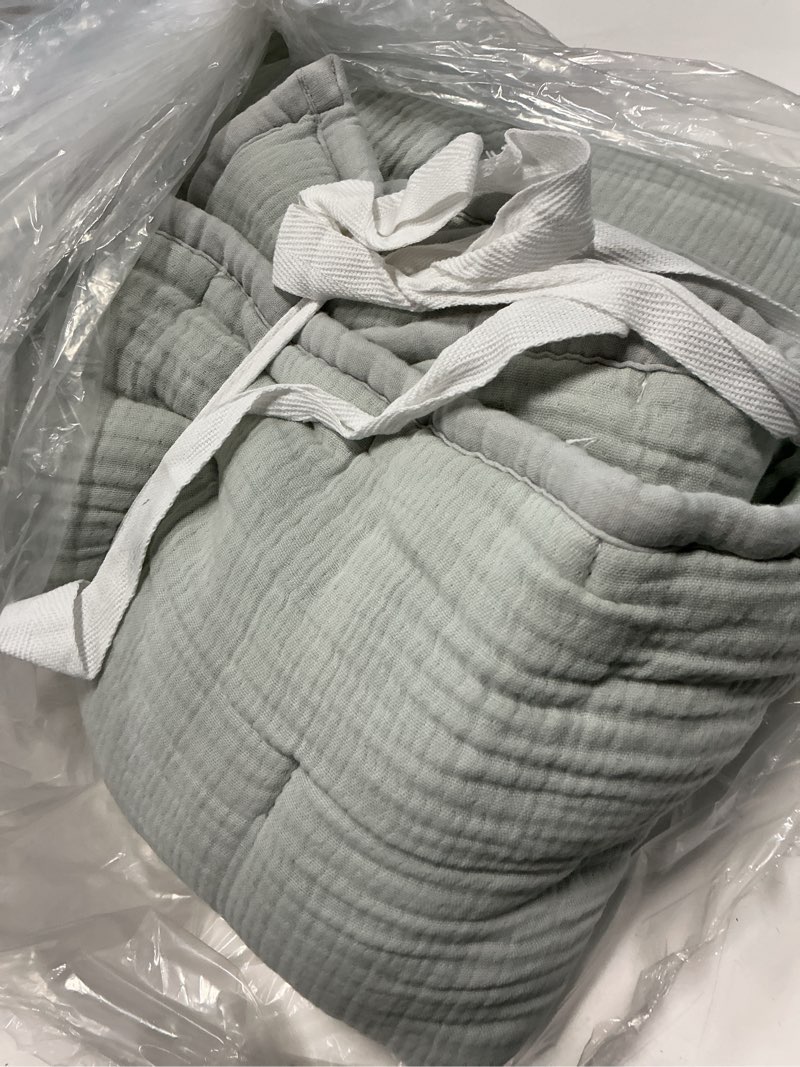 Condition photo showing Good Condition for organic airy gauze toddler quilt, one size, mist