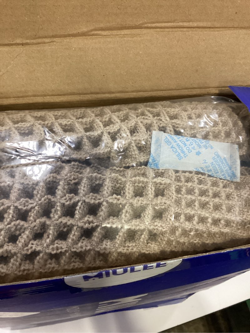 Condition photo showing New/Like New for miulee set of 2 waffle bathroom rugs, boho bath rug super absorbent, non slip washable ultra soft rubber backed shower bath mats for floor, tub, shower, looped design, brown, 17x24 inch brown 17''x24''