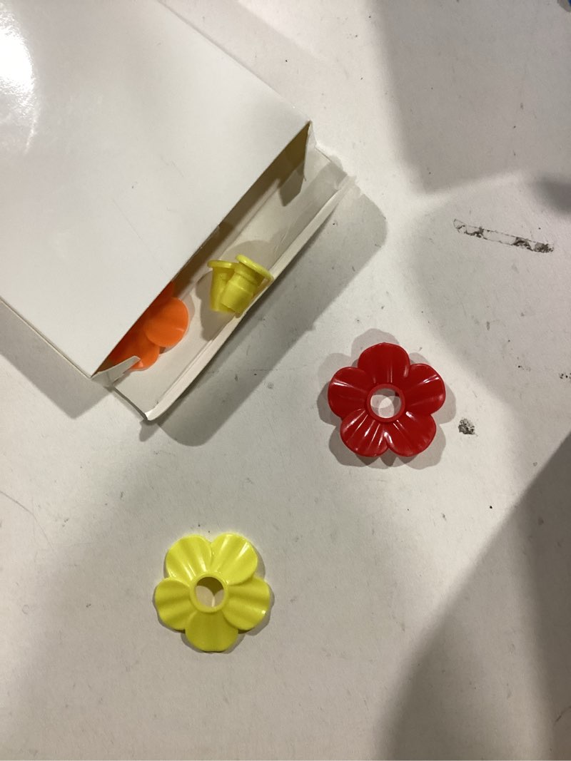 Patelai 16 Pieces Hummingbird Feeders Replacement Flowers, Feeding Ports Pet Bird Feeder Replacement