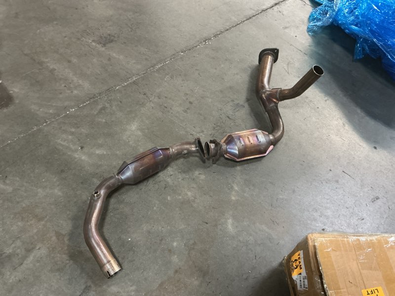 Condition photo showing As Is for Catalytic converter for car