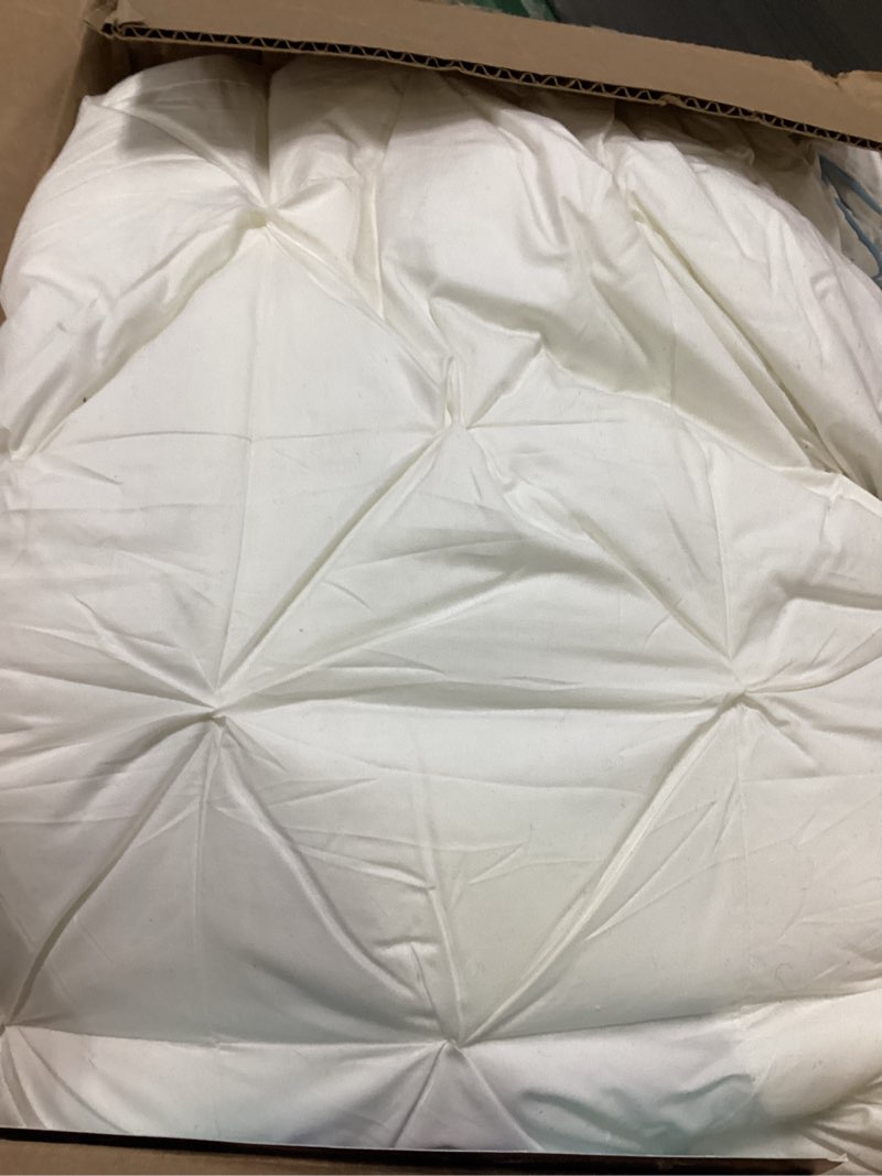 Condition photo showing Good Condition for QUTOOL Luxury Hotel Goose Feather Pillow, 100% Cotton Cover, Soft Support Pillow, Suitable for Sleepers on The Back, Sides, and Stomach, King Size Bed Pillows Set of 2 White King (Pack of 2)