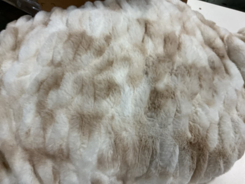 Condition photo showing Good Condition for Oversized Ruched Faux Fur Blanket - 60x80-Inch Jacquard Faux Fur Queen-Size Throw for Sofas and Beds - Luxurious Bedding by Lavish Home (Cream)