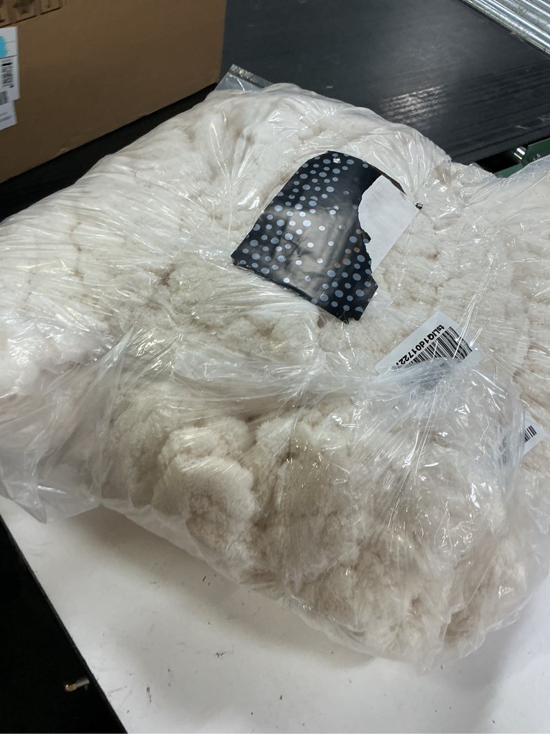 Condition photo showing Good Condition for l'agraty chunky knit blanket - soft chunky throw 60x80 inches: 100% hand kintted chenile crochet throw for couch - large cable knit blanket for home decor (ivory) ivory 60"x80"