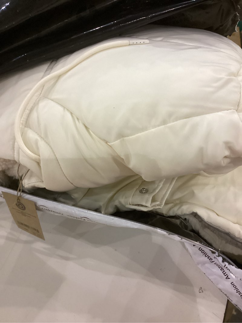 Amazon Essentials Women's Water Repellent Sherpa Lined Hooded Puffer Jacket (Available in Plus Size)