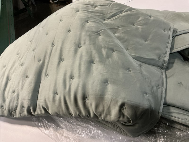 Condition photo showing Good Condition for  quince bamboo dream quilt  eucalyptus king/cal king