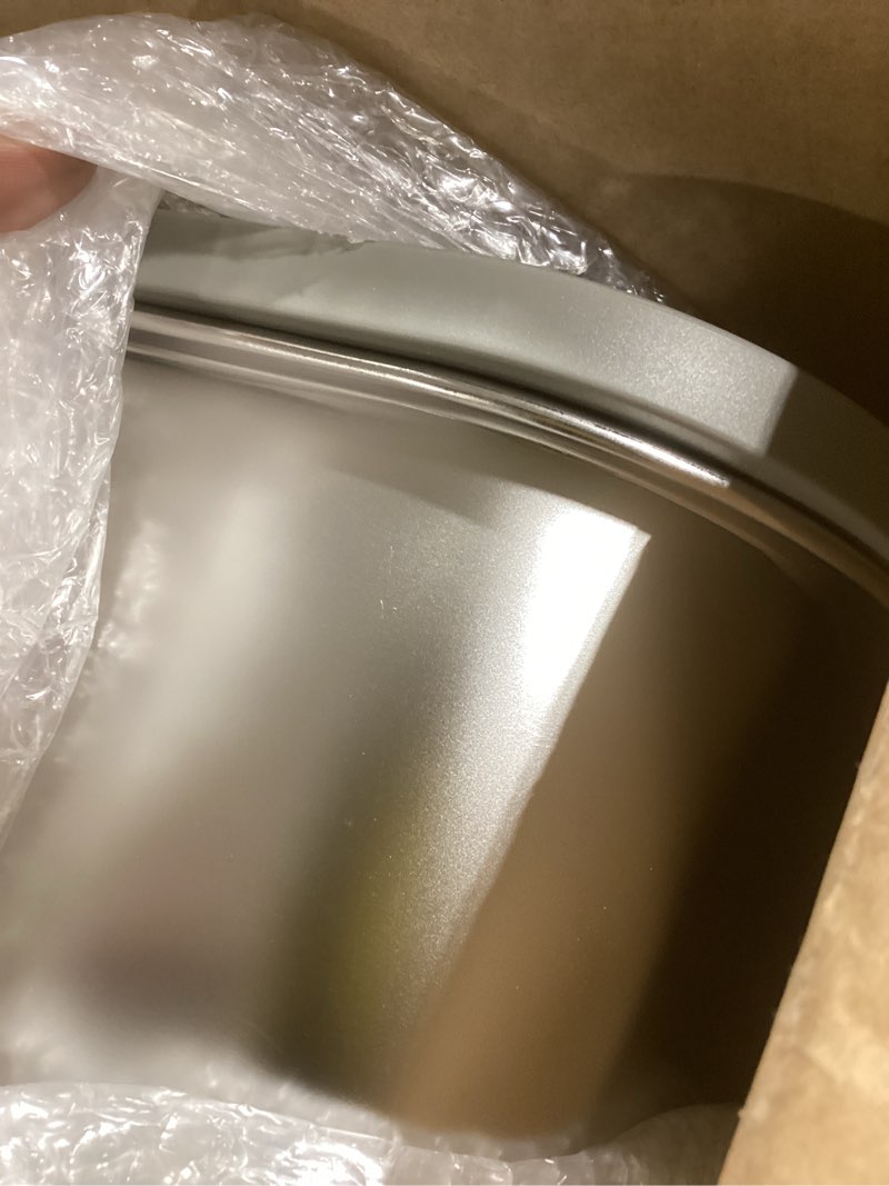 Condition photo showing Good Condition for Stainless Steel Cat Litter Box, Extra Large Enclosed Litter Boxs for Big Cats, XL Metal Litter Box with Lid, High Sided, Non Stick, No Smell, Easy to Clean, Included Scoop