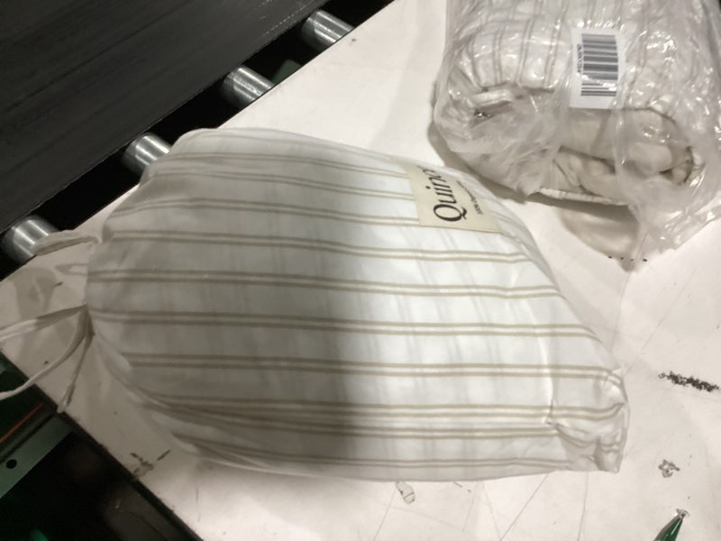 Condition photo showing Good Condition for cotton sheet set twin