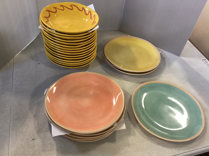 ASSORTED DINNER BOWL AND DINNER PLATE, DIFERENT COLORS (See additional pictures)