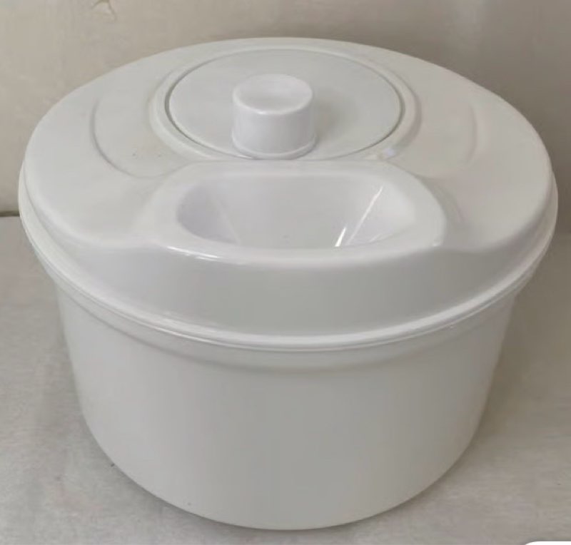 Mixer salad bowl