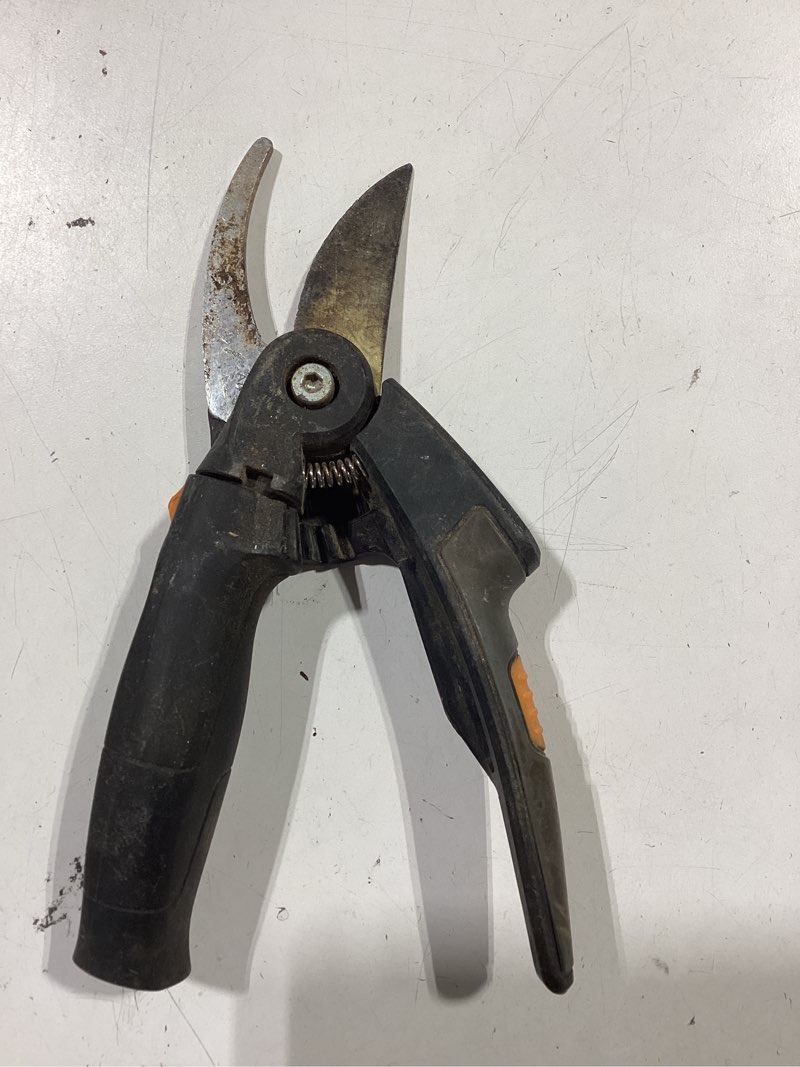 Condition photo showing As Is for fiskars powergear snips