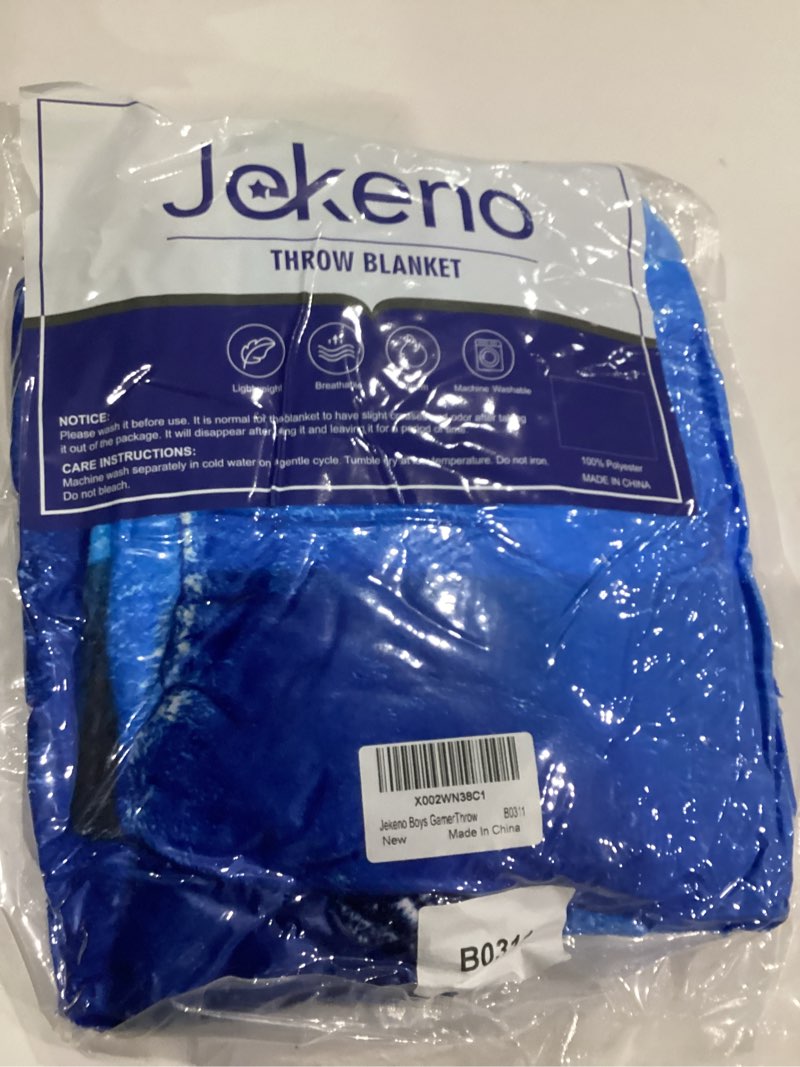 Condition photo showing New/Like New for Jekeno Abstract Throw Blanket, Gifts for Women, Men, Girls, Boys, Teens - Christmas, Birthday, Valentine's Art Decor for Home, Bed, Couch Art 50"x60"