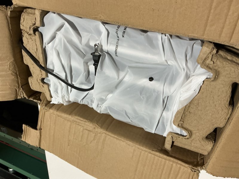 Condition photo showing Good Condition for elite gourmet ect-3100 long slot 4 slice toaster, reheat, 6 toast settings, defrost, cancel functions, built-in warming rack, extra wide slots for bagels & waffles, stainless steel & black 4 slice matte black