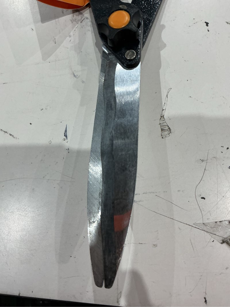 Condition photo showing Good Condition for fiskars 8-in standard hedge shears