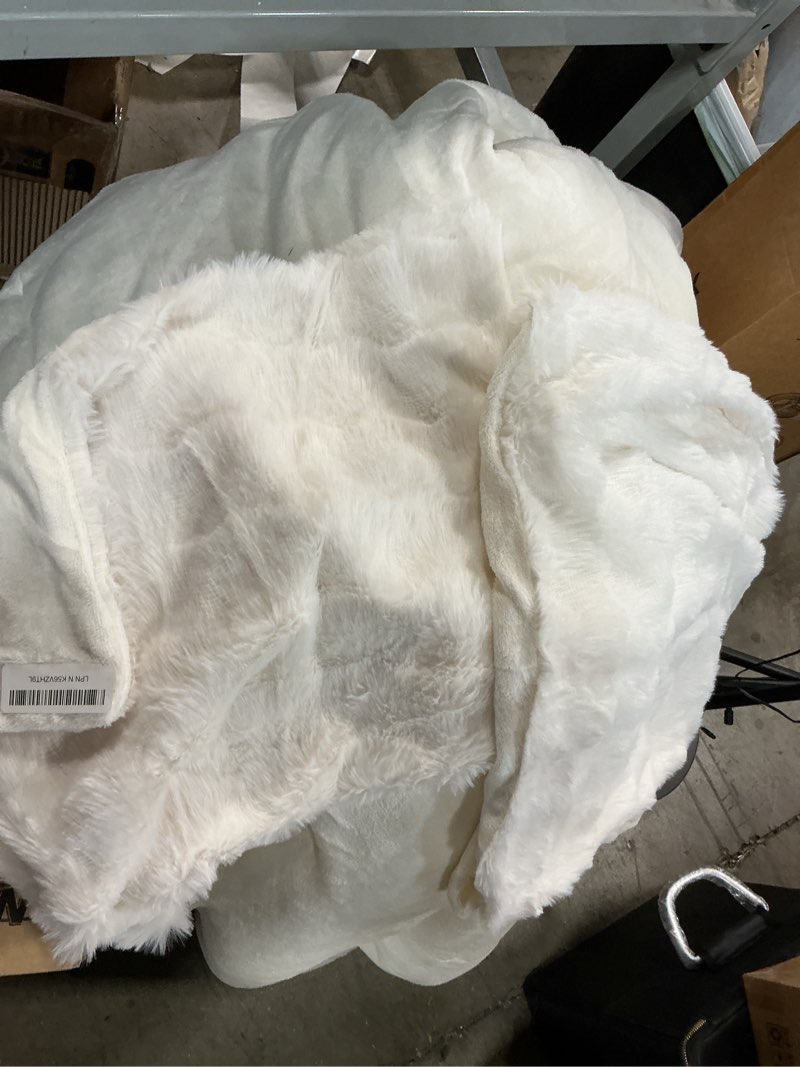 Condition photo showing As Is for Bedbay Rabbit Faux Fur White Comforter Set Queen Size Plush Fluffy Comforter Winter Bedding Set Soft Cozy Warm Winter Quilts Queen Size Smoofy Velvet Bubble Fur Fuzzy Comforter Luxury Bedding 3 Pcs White Queen