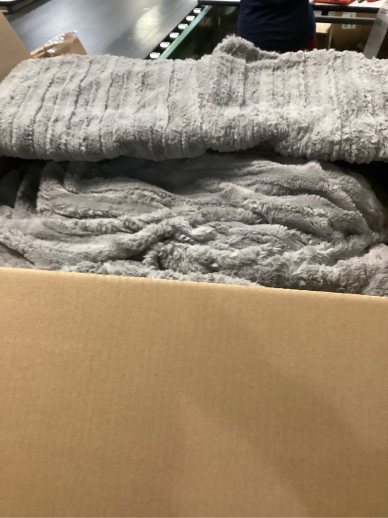 Condition photo showing Good Condition for UGG Full/Queen Comforter Set with 2 Pillow Shams Plush Faux Fur Bedding Soft Warm Down Alternative Comforter Washable Hypoallergenic Fluffy Blanket Set for Bedroom, Full/Queen, Seal Grey (Kenzie) Grey Full/Queen