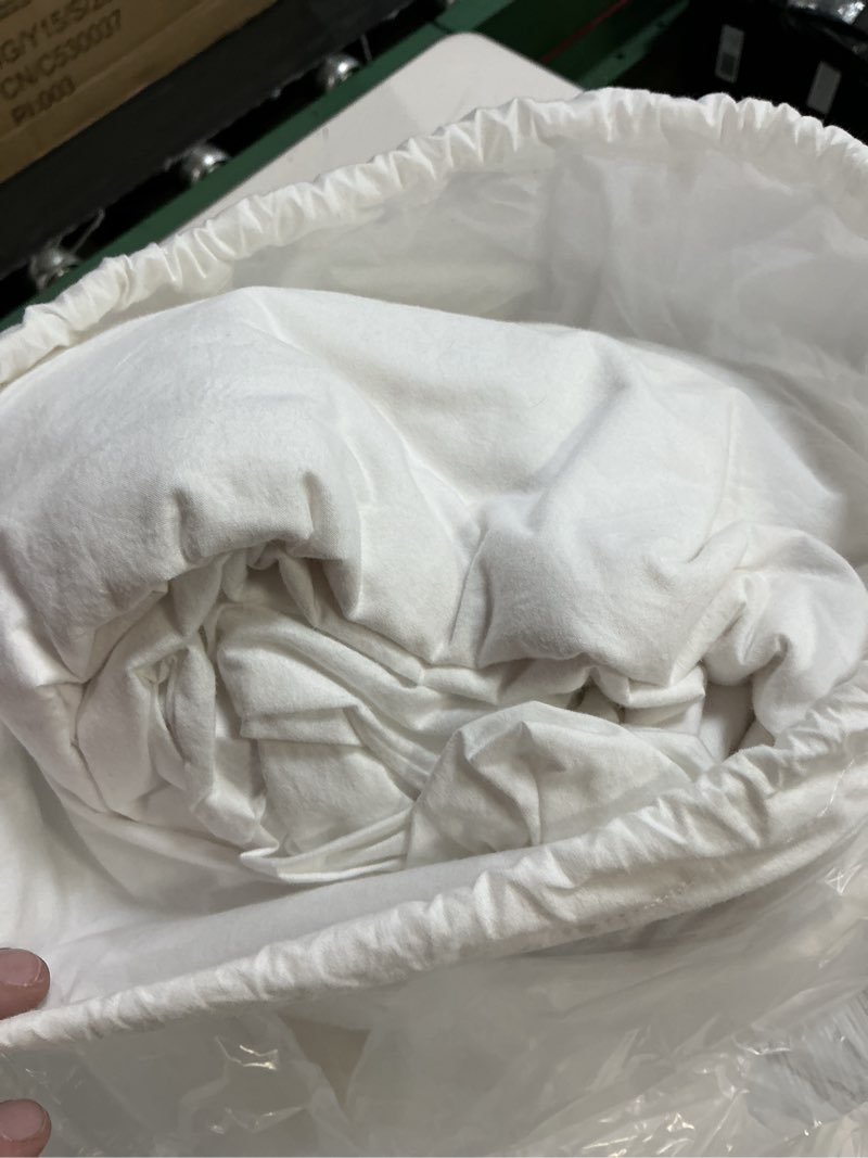 Condition photo showing New/Like New for organic brushed cotton deluxe bedding bundle, queen, white