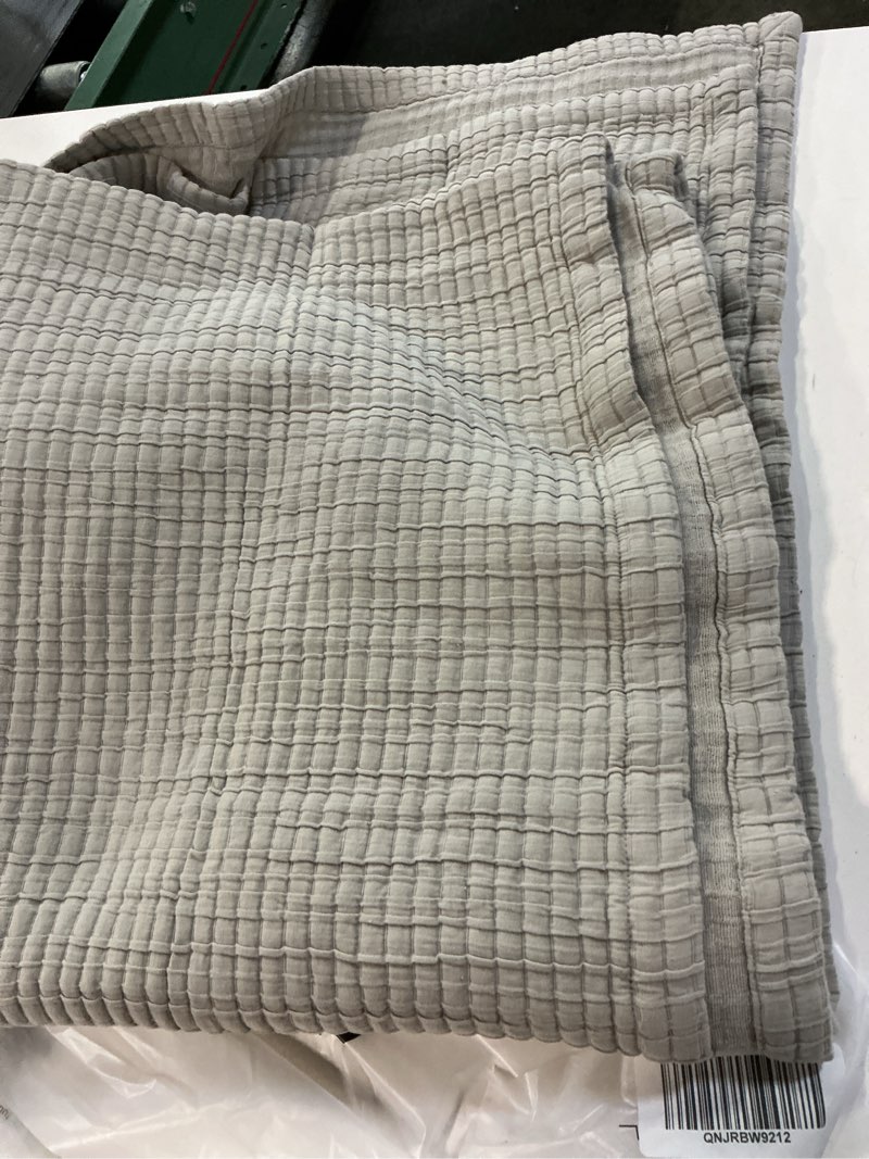 Condition photo showing Good Condition for quince organic ribbed cotton coverlet light grey twin