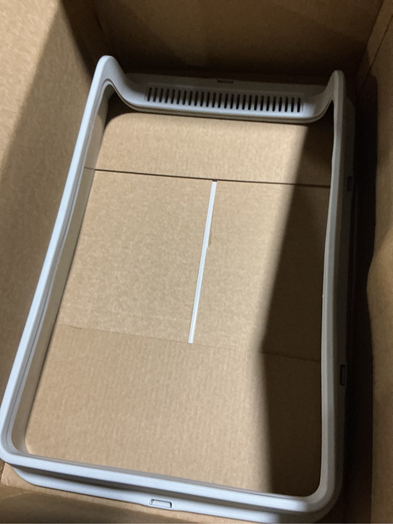 Condition photo showing Good Condition for plastic lid for large stainless steel cat litter box, 23.6" x 15.7" x 4" 23.6" x 15.7" x 4" (the lid only)