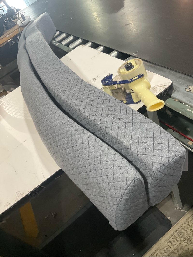 Condition photo showing Good Condition for long cushion