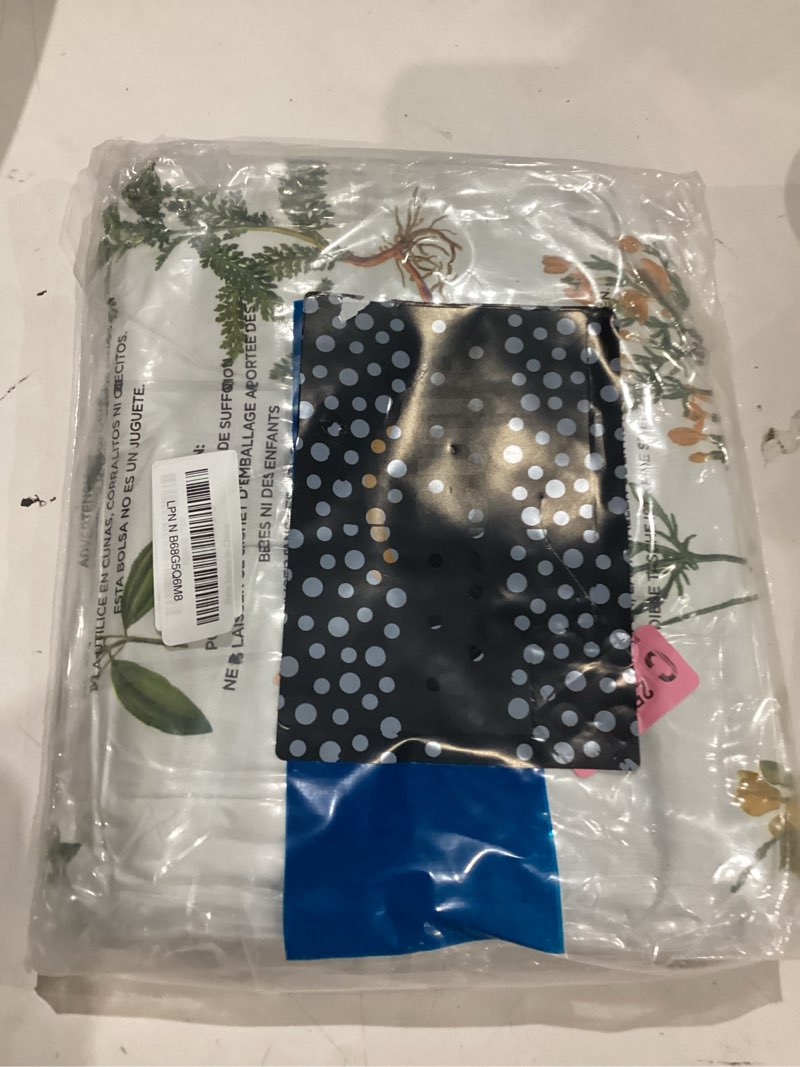 Condition photo showing Good Condition for MUXHOMO Duvet Cover Queen Size, Reversible Floral Green Flower Duvet Cover Set with Zipper Closure, 3 Pieces Botanical Patterns Soft Microfiber Bedding Set with 4 Ties (90"x90", 2 Pillow Cases) Queen(90"x90") 04 - Green Flower (No Comforter)