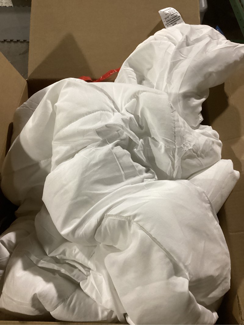 Condition photo showing Good Condition for Bedsure Comforter Duvet Insert - Quilted Comforters King Size, All Season Duvet, GentleSoft Down Alternative Bedding Blanket, with 8 Tabs, Gifts for Women/Men, White, King 90 x 102 Inches White King