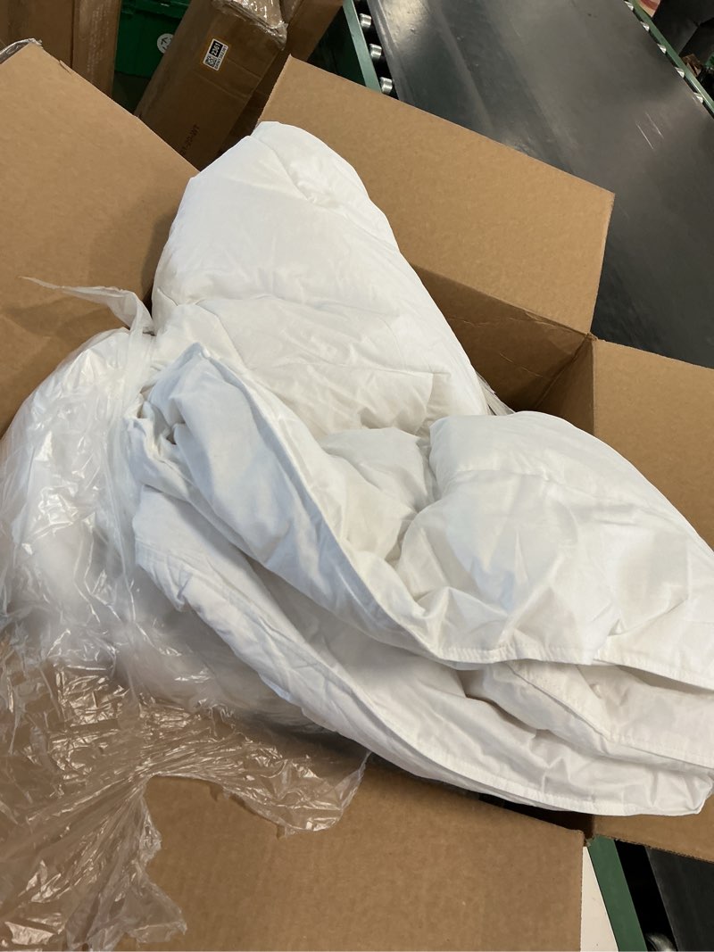 Condition photo showing As Is for Utopia Bedding Comforter Duvet Insert, Quilted Comforter with Corner Tabs, Box Stitched Down Alternative Comforters Twin XL Size (White)