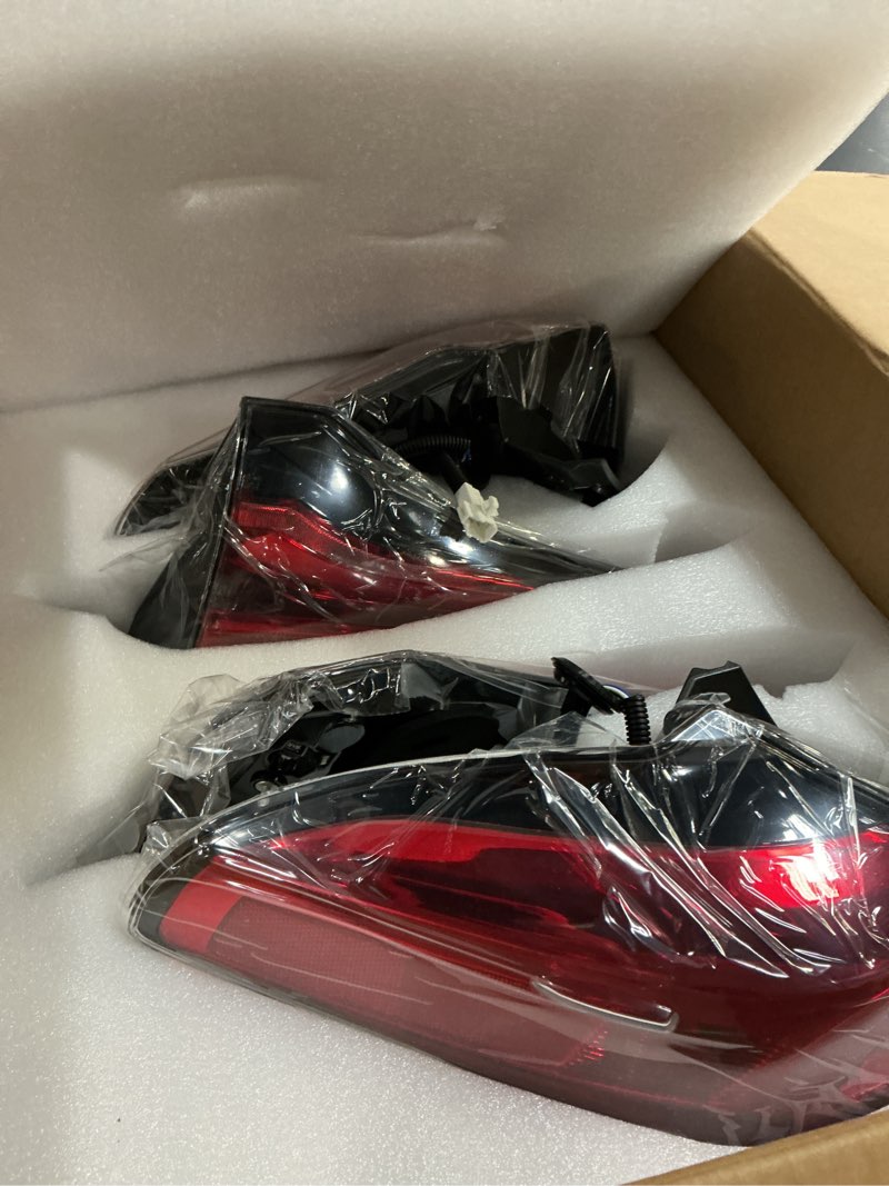 Condition photo showing New/Like New for 8156142211 outer inner tail lights set of 4pcs compatible with rav-four 2016 2017 2018 left & right taillights tail lamps 815500r061 815900r030 815800r030