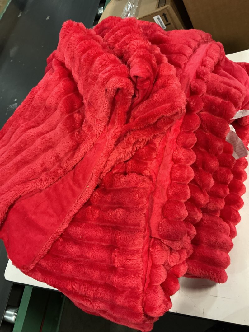 Condition photo showing Good Condition for BEDELITE Fleece King Comforter Set -Super Soft & Warm Fluffy Red Bedding, Luxury Fuzzy Heavy Bed Set for Winter with 2 Pillow Cases Red King