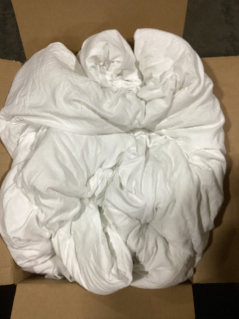 Condition photo showing As Is for (Similar to)Amazon Basics Lightweight Microfiber 3 Piece Duvet Cover Set with Zipper Closure, Full/Queen, Bright White, Solid