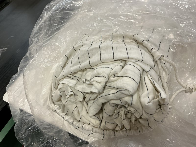 Condition photo showing Good Condition for european linen stripe sheet set, full, pencil stripe