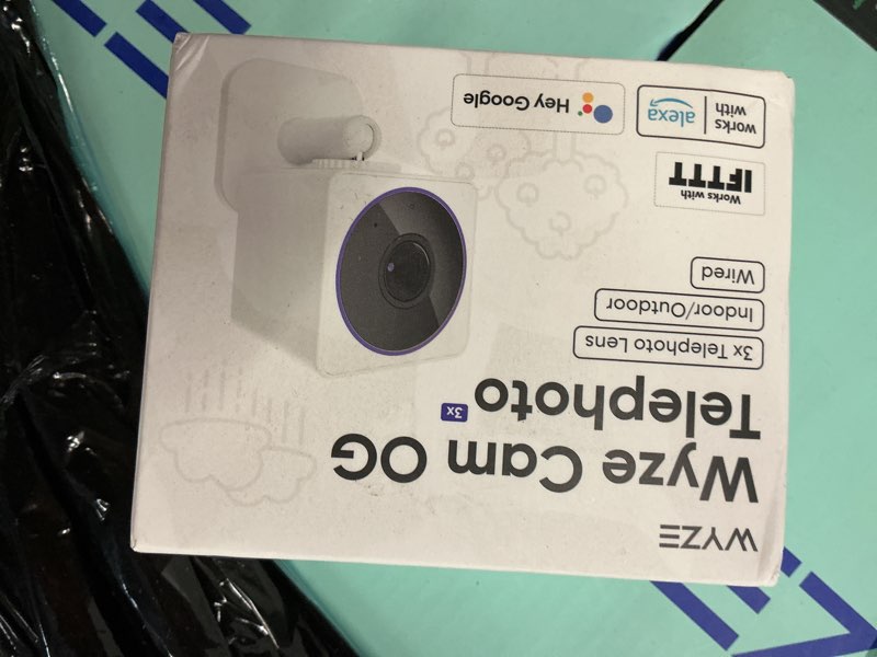 Condition photo showing New/Like New for wyze cam og telephoto