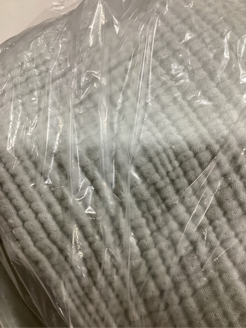 Condition photo showing Good Condition for sage green gauze sheet set quince 