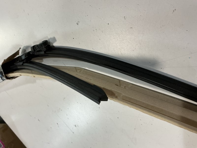 Condition photo showing Good Condition for bosch 3397014621 aerotwin oe replacement wiper blade set of 2 combo pack - (26" & 20") combo pack (26" & 20") top lock narrow