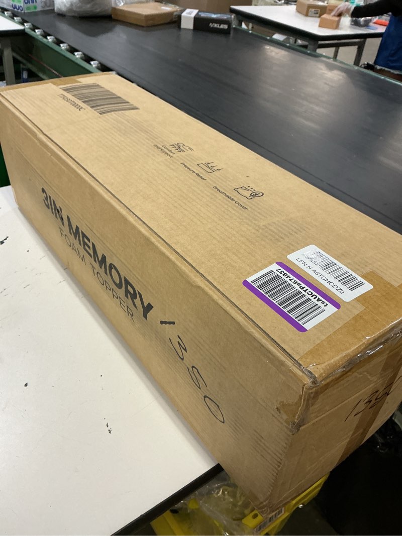 Condition photo showing New/Like New for mlily folding mattress topper, 3 inch twin tri-fold memory foam mattress topper, foldable mattress topper with storage bag and washable cover, travel and guest mat, 75"×38", white twin 75"×38" 3 inch