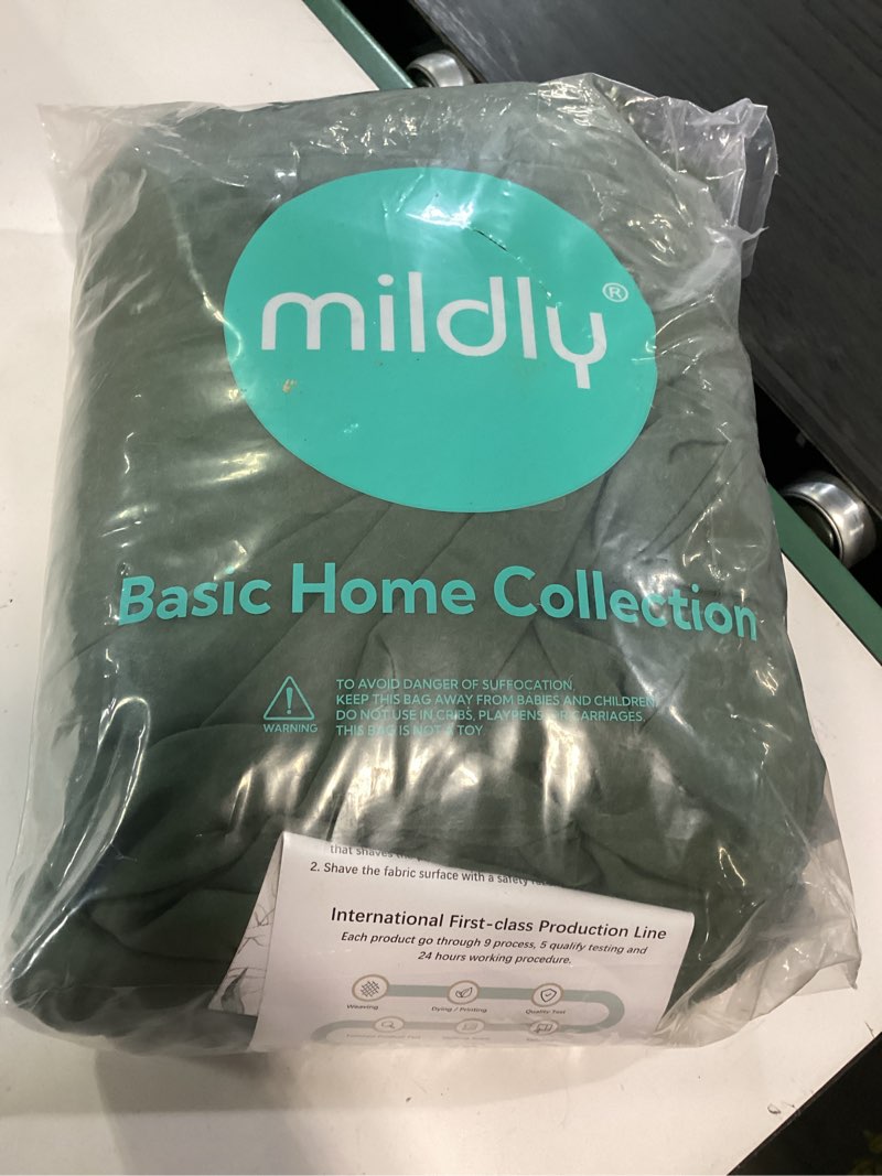 Condition photo showing Good Condition for mildly super soft duvet cover - 100% washed microfiber olive green comforter cover set 3 pieces with zipper closure & corner ties (no comforter) 02 - olive green (no comforter) queen (90"x90")