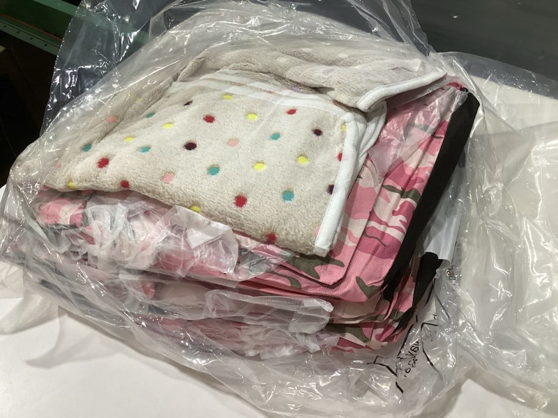 Condition photo showing New/Like New for 3 set large insulated stray cats shelter weatherproof cat houses for outdoor winter warm foldable pet cave with soft blankets animal tent bed for winter feral puppy(style 2,pink) style 2 pink