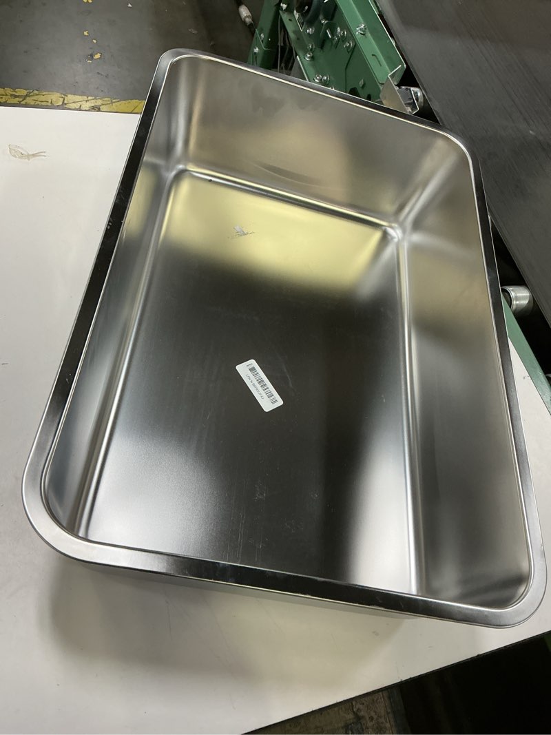 Condition photo showing Good Condition for ikitchen stainless steel cat litter box, large metal litter box for cats, never absorbs odors,stain free, rustproof, non stick smooth surface 23.5" l x 15.5" w x 6" h 23.5"l x 15.5"w 6" h