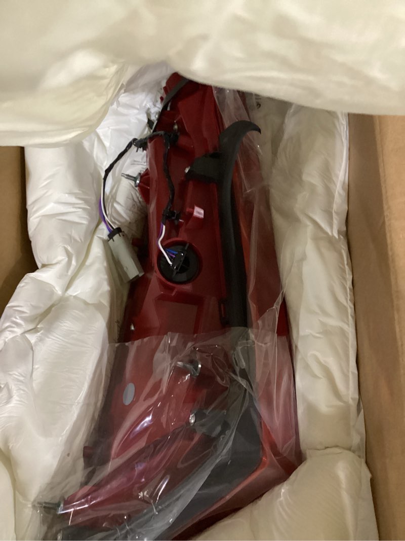 Condition photo showing Good Condition for labwork Driver Side Tail Light Replacement for 2013-2017 XTS Rear Tail Light Brake Lamp Assembly LH Left Side 23238005