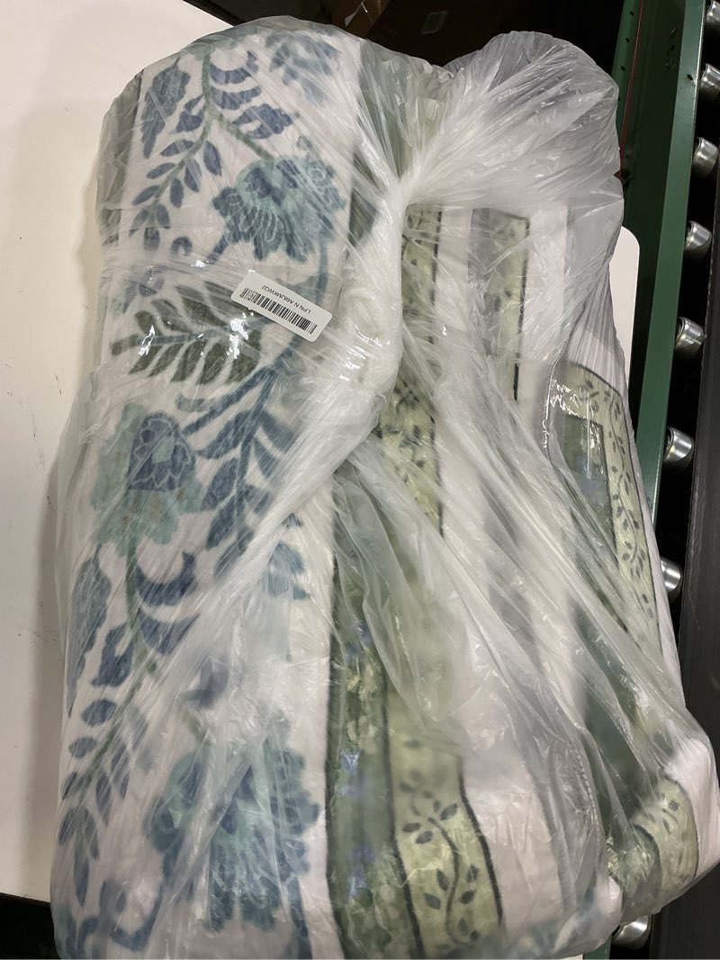 Condition photo showing Good Condition for DCX Green Floral 8x10 Area Rugs for Living Room, Machine Washable Large Soft Boho Non-Slip Botanical Rug for Bedroom Dining Room Kitchen Flowers Playroom Nursery Carpets 8' x 10' (Rectangular) Green & Blue