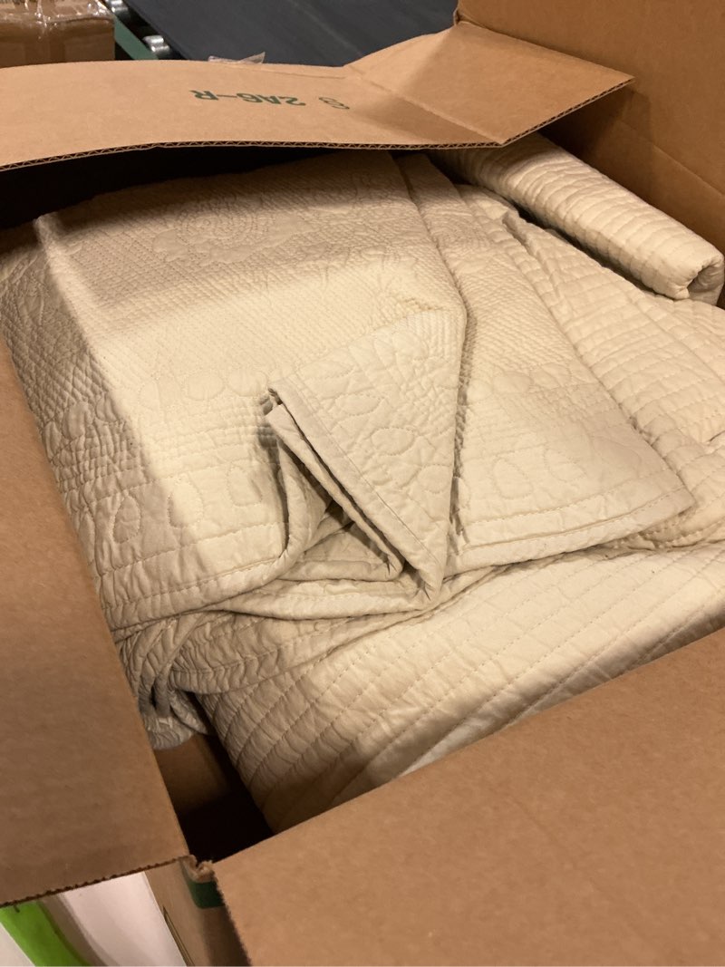 Condition photo showing Good Condition for marcielo 3-piece 100% cotton oversized bedspread lightweight quilt coverlet embroidery farmhouse bedding set (tg cream, oversized king (118"x106"))