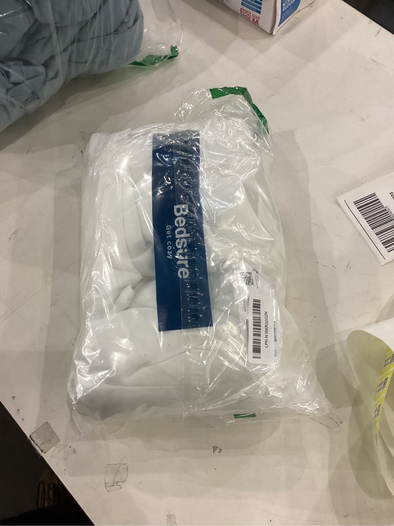 Condition photo showing New/Like New for Bedsure White Duvet Cover Queen Size - 3 Pieces Prewashed Extra Soft Bedding Set, Includes 1 Duvet Cover 90x90 Inches with Zipper Closure & 2 Pillow Shams, Comforter Not Included 00 - White (No Comforter) Queen (90" x 90")