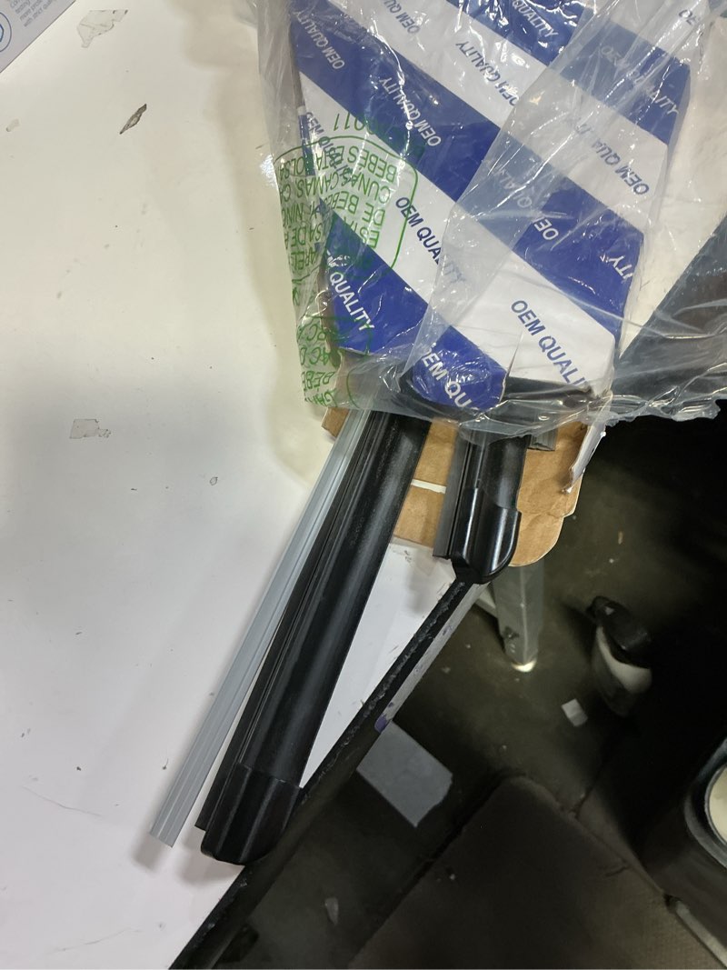 Condition photo showing Good Condition for 2 Wipers 26" + 26" Front Windscreen Wiper Blades for Mercedes W211 E Class 2003-2009 SL Class SL500 SL55 SL550 SL600 2003-2012 C219 CLS Class 2006-2011 OE Original Quality (Pack of 2) 26" + 26" ( E Class 2003-2009 ) Side Lock