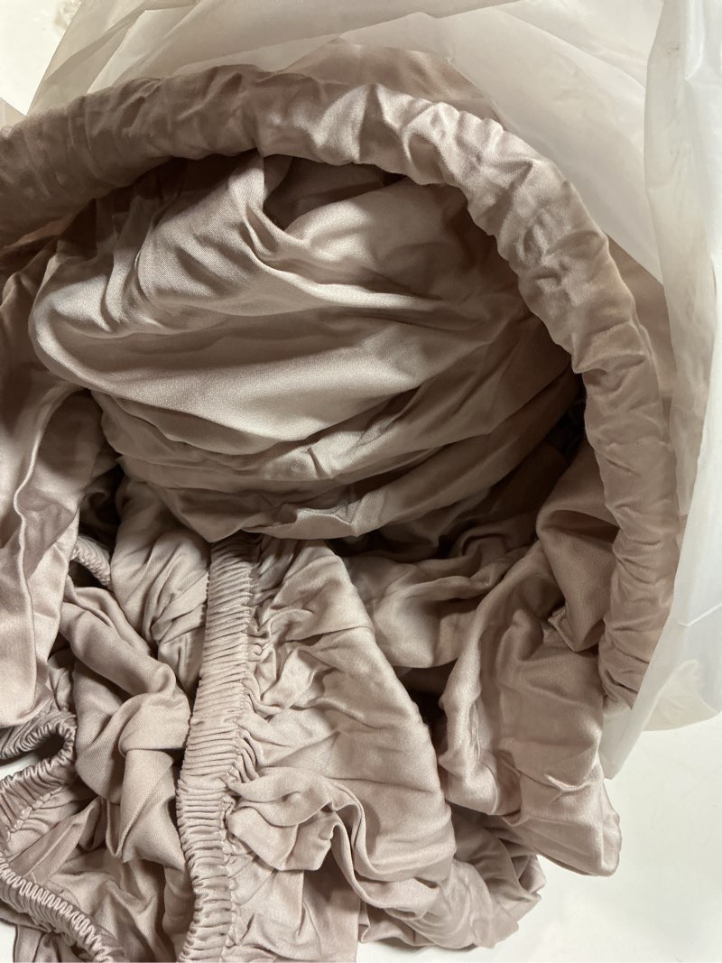 Condition photo showing Good Condition for bamboo sheet set, king, soft blush