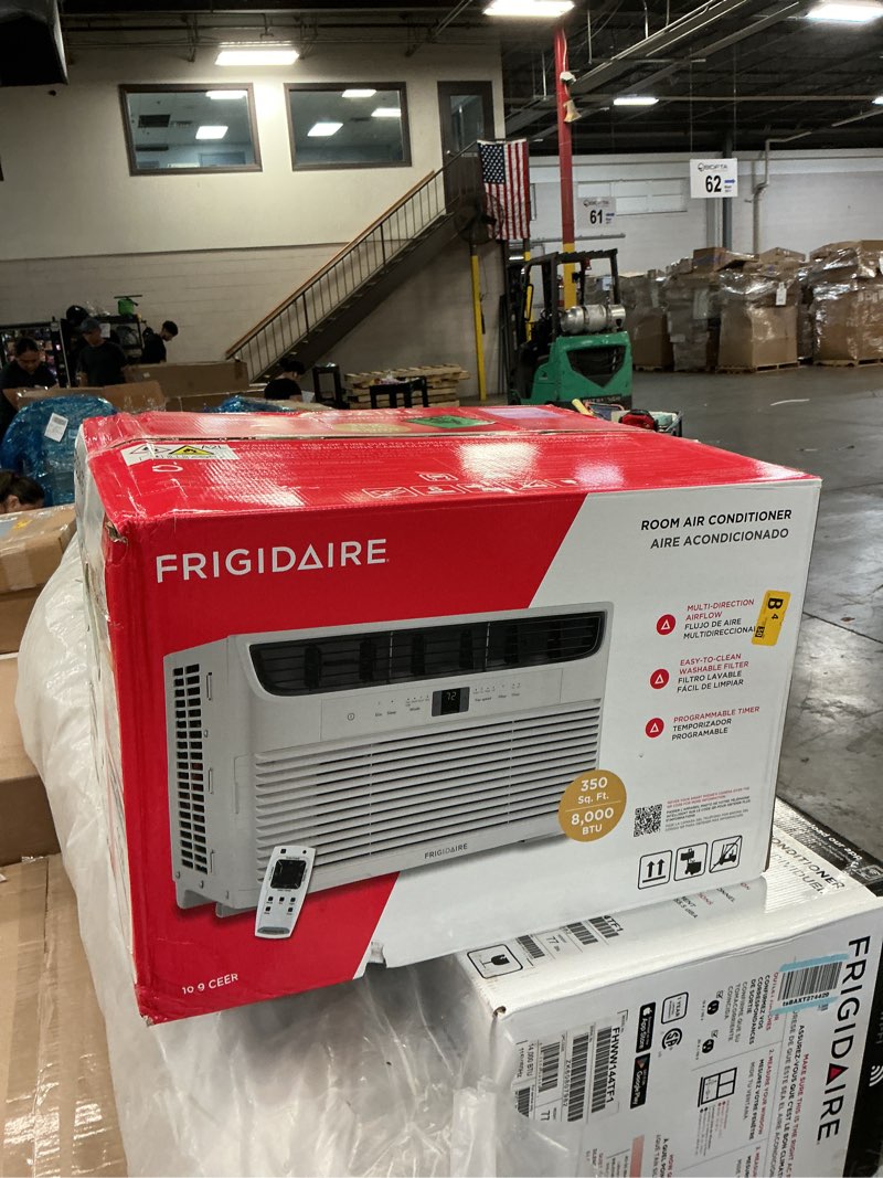 Condition photo showing Good Condition for frigidaire 8000 btu window air conditioner  white